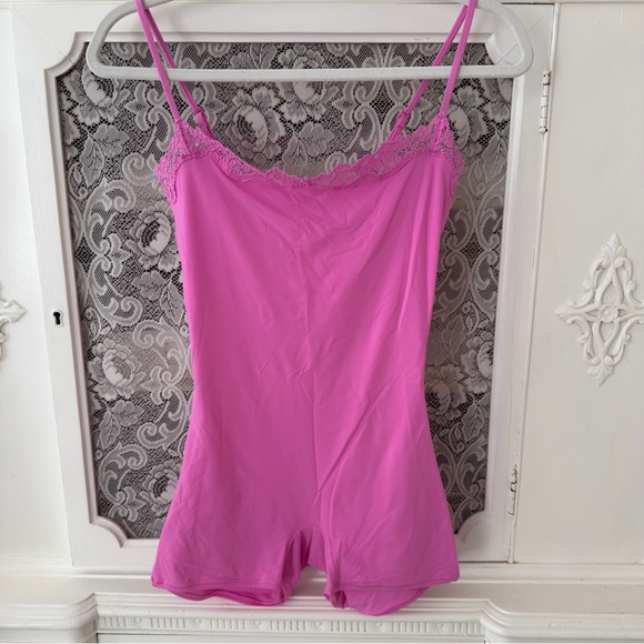SKIMS FITS EVERYBODY Neon Orchid 
Lace Onesie Romper - Picture 5 of 9